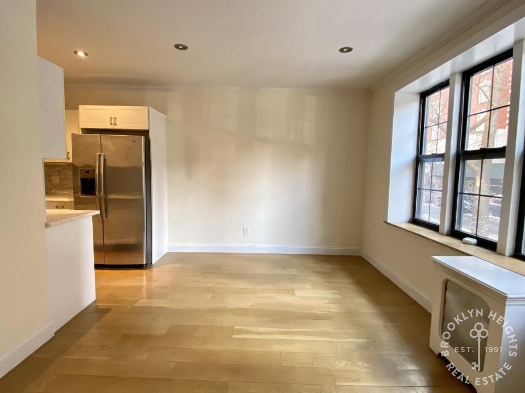 63 Montague Street - Photo 3
