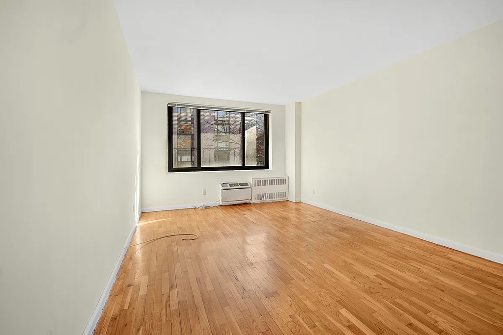 1661 York Avenue - Photo 0