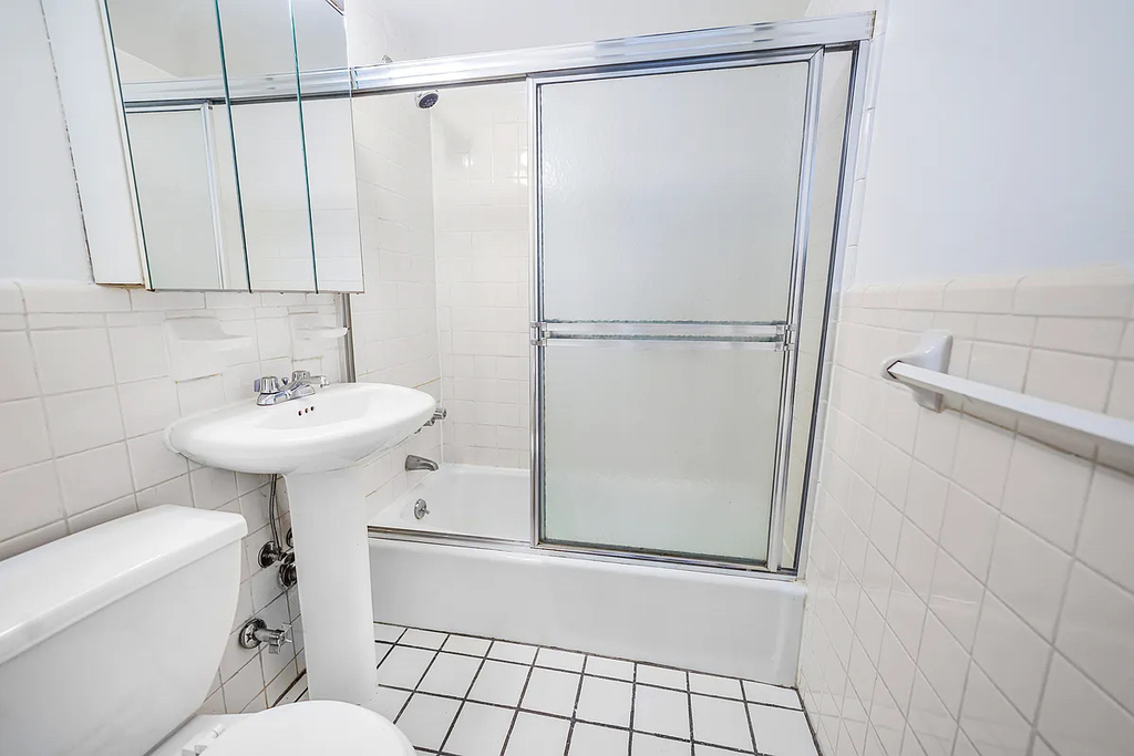 1661 York Avenue - Photo 3