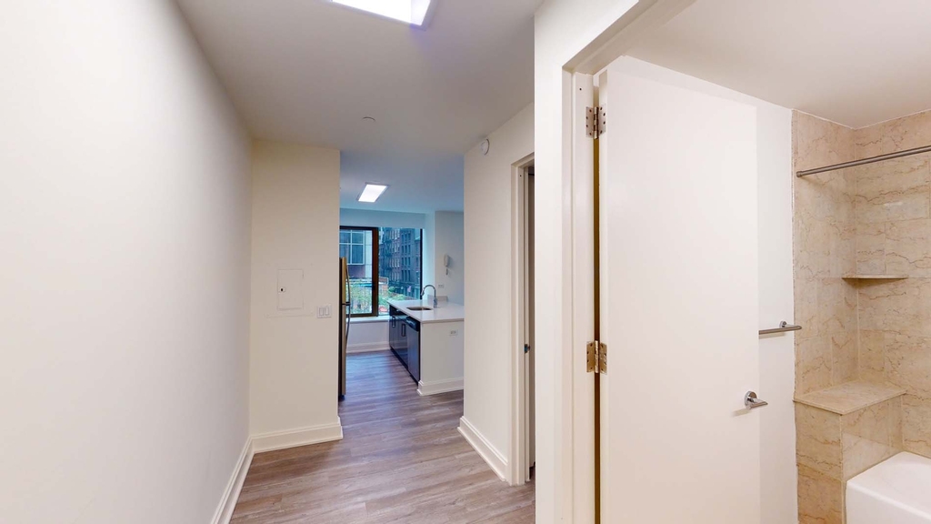 10 Hanover Square - Photo 2