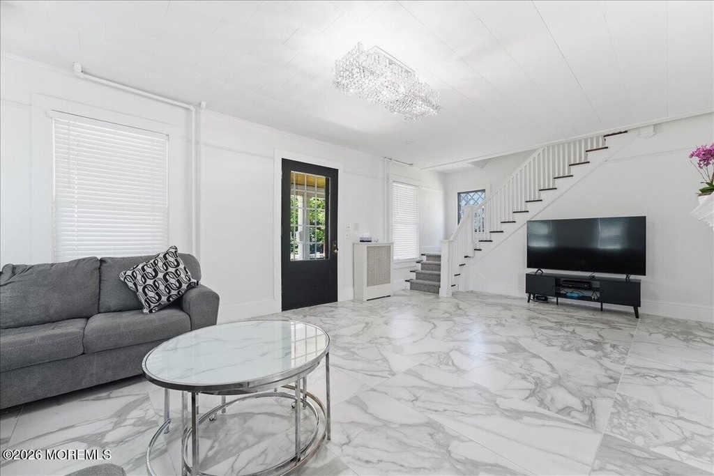 496 W Park Avenue - Photo 0