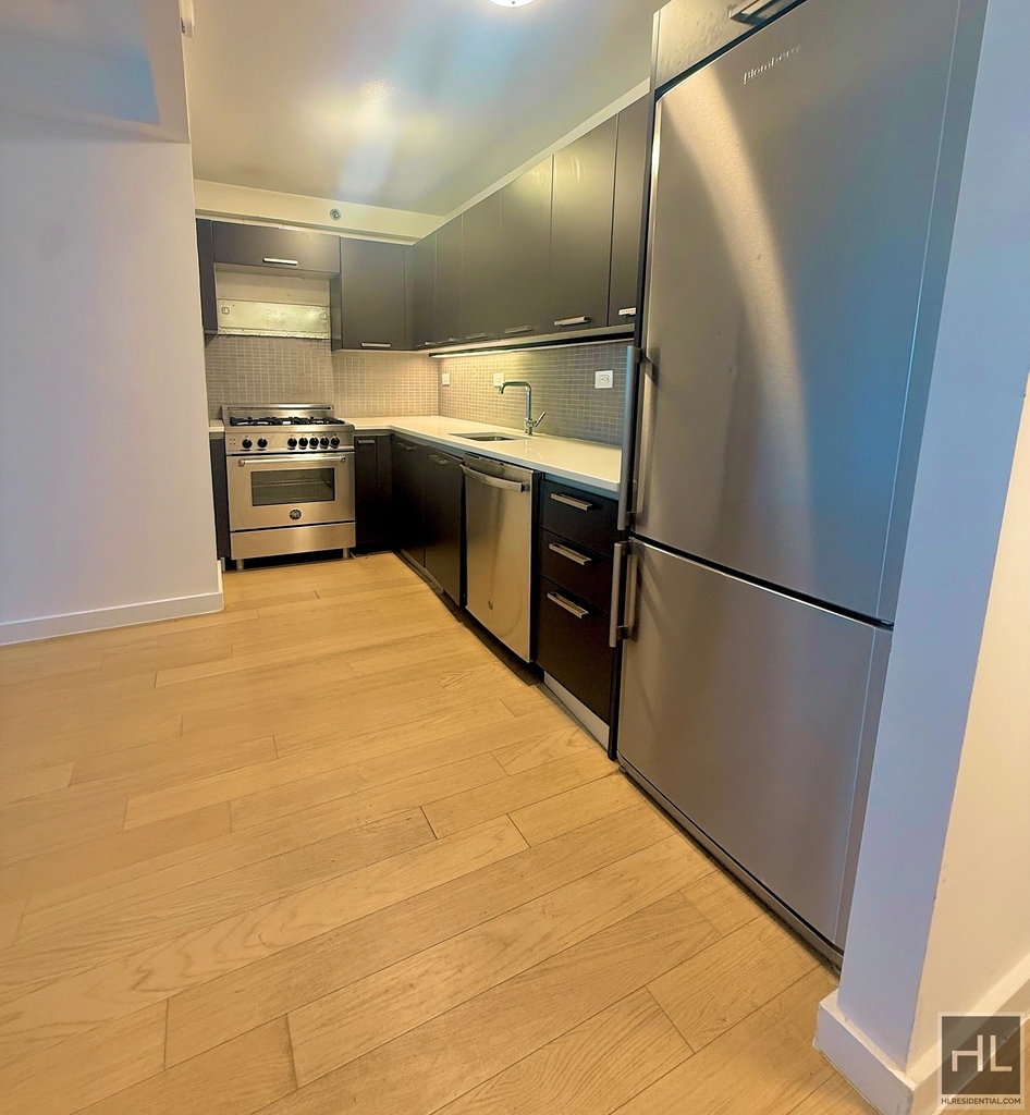 East 39th Street - Photo 2