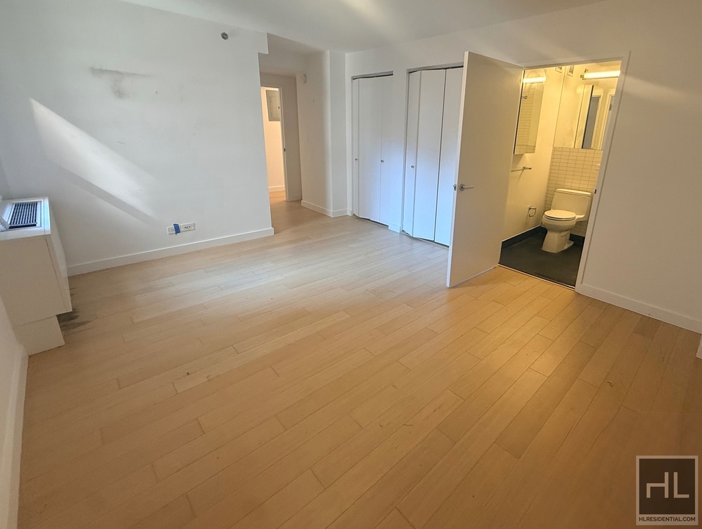 East 39th Street - Photo 8