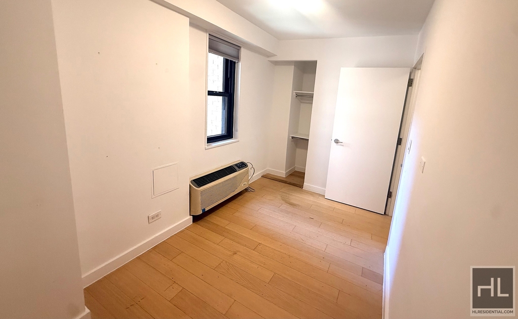 East 39th Street - Photo 11