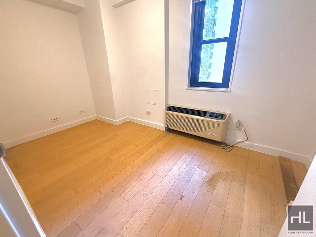 East 39th Street - Photo 10
