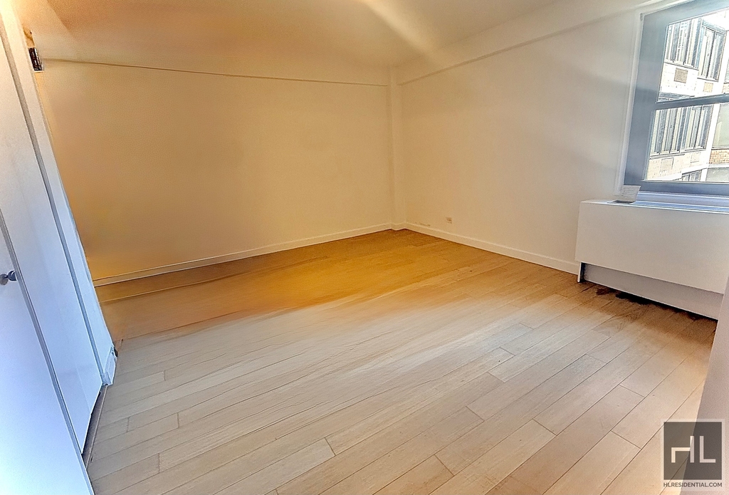 East 39th Street - Photo 7