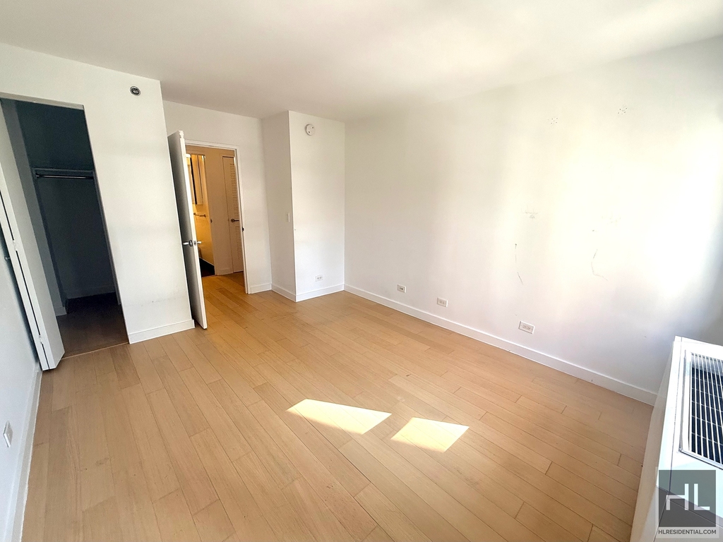 East 39th Street - Photo 5