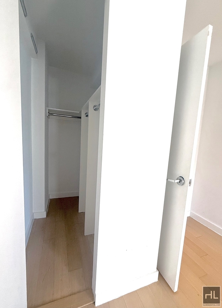 East 39th Street - Photo 6
