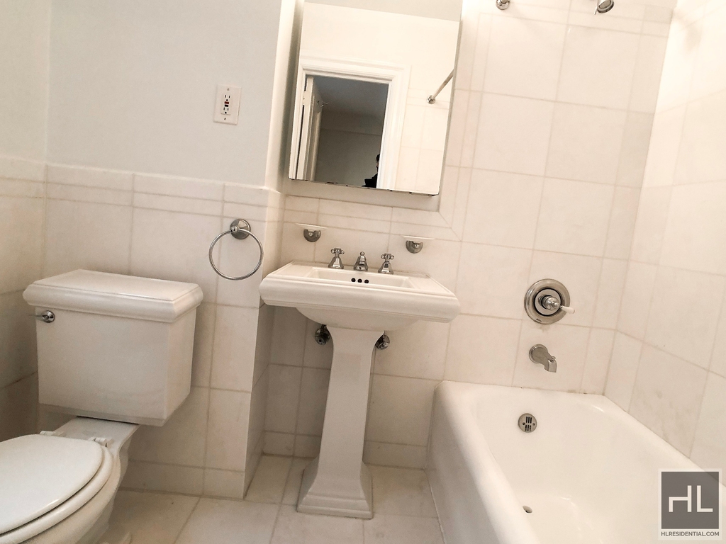East 80th Street - Photo 10