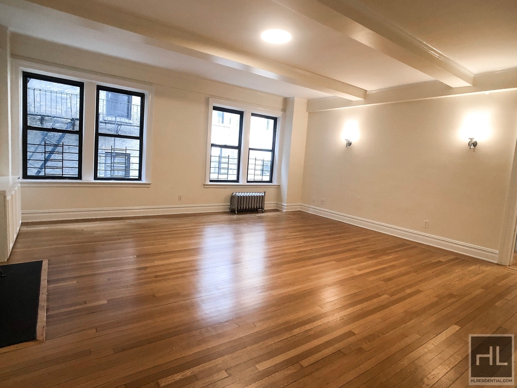 East 80th Street - Photo 8