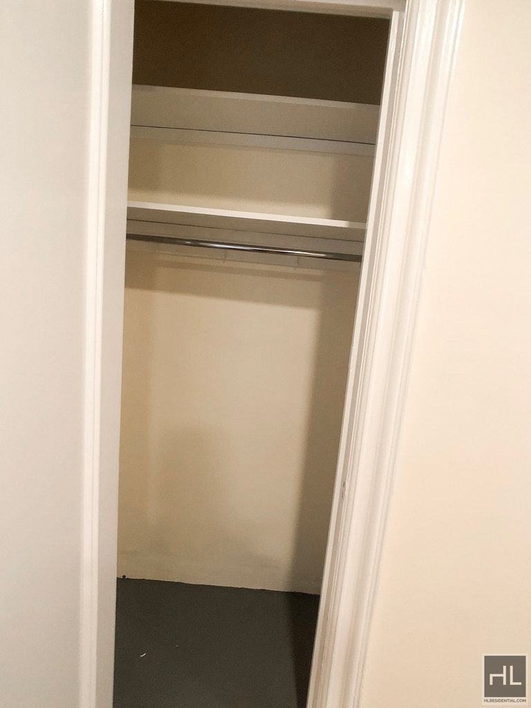 East 80th Street - Photo 7