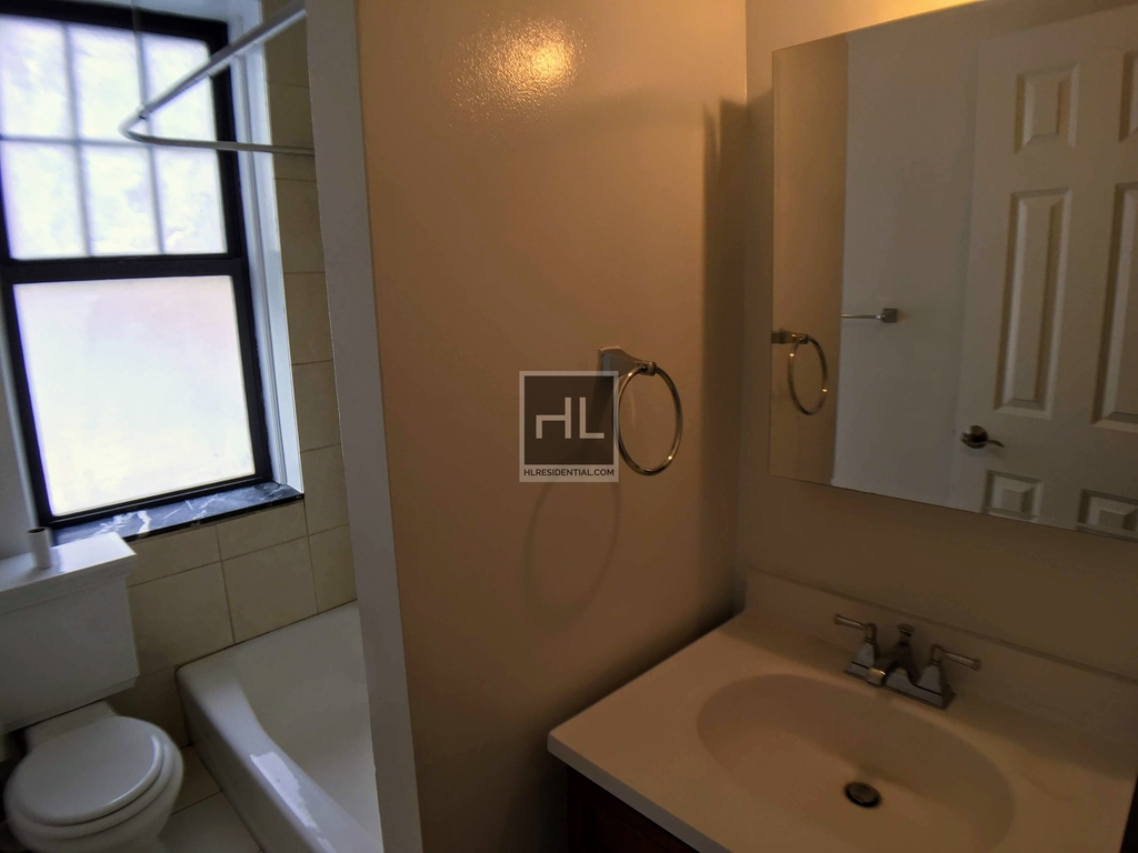 West 11 Street - Photo 1