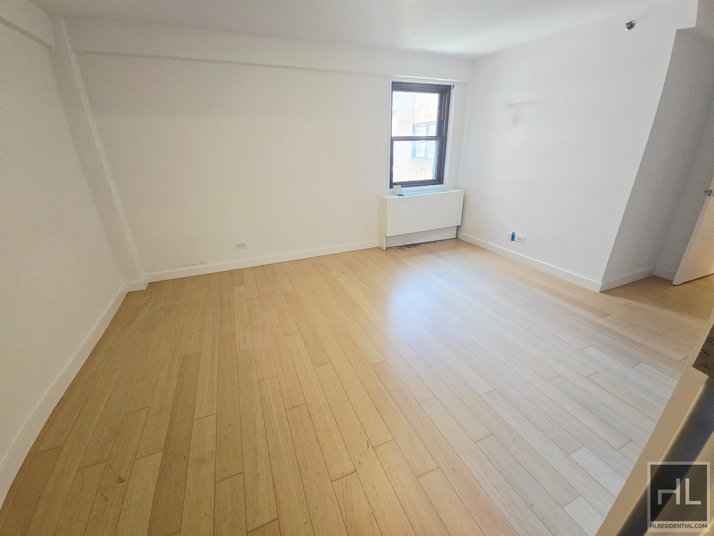 East 39th Street - Photo 10
