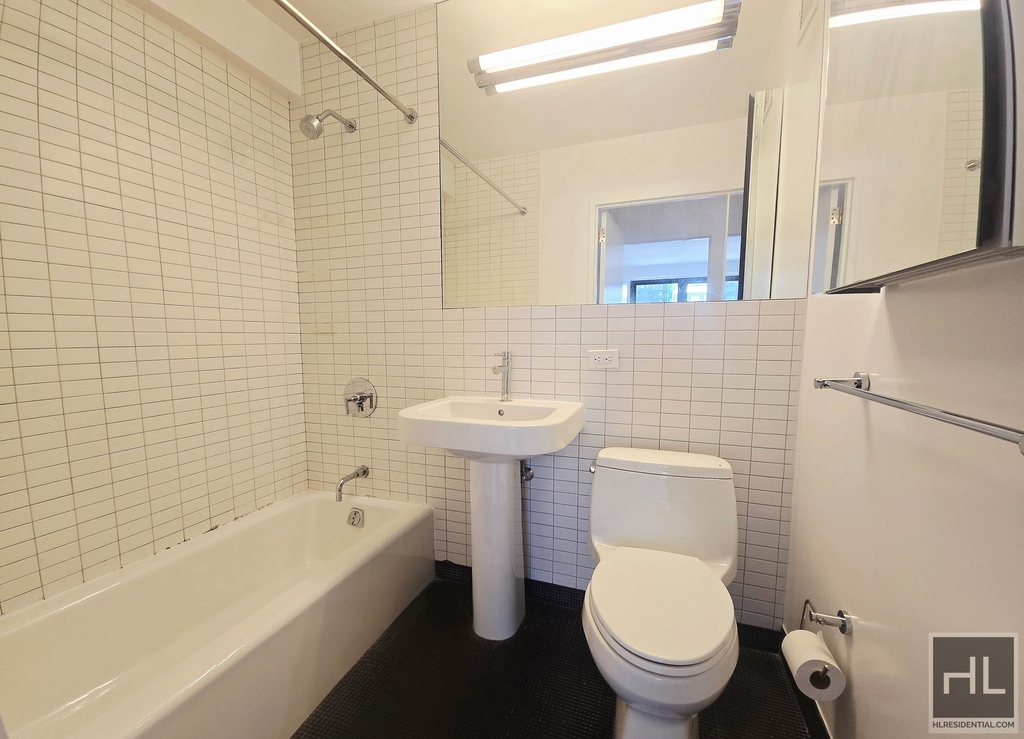 East 39th Street - Photo 6