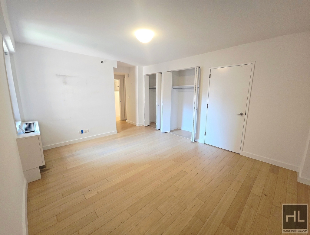 East 39th Street - Photo 9