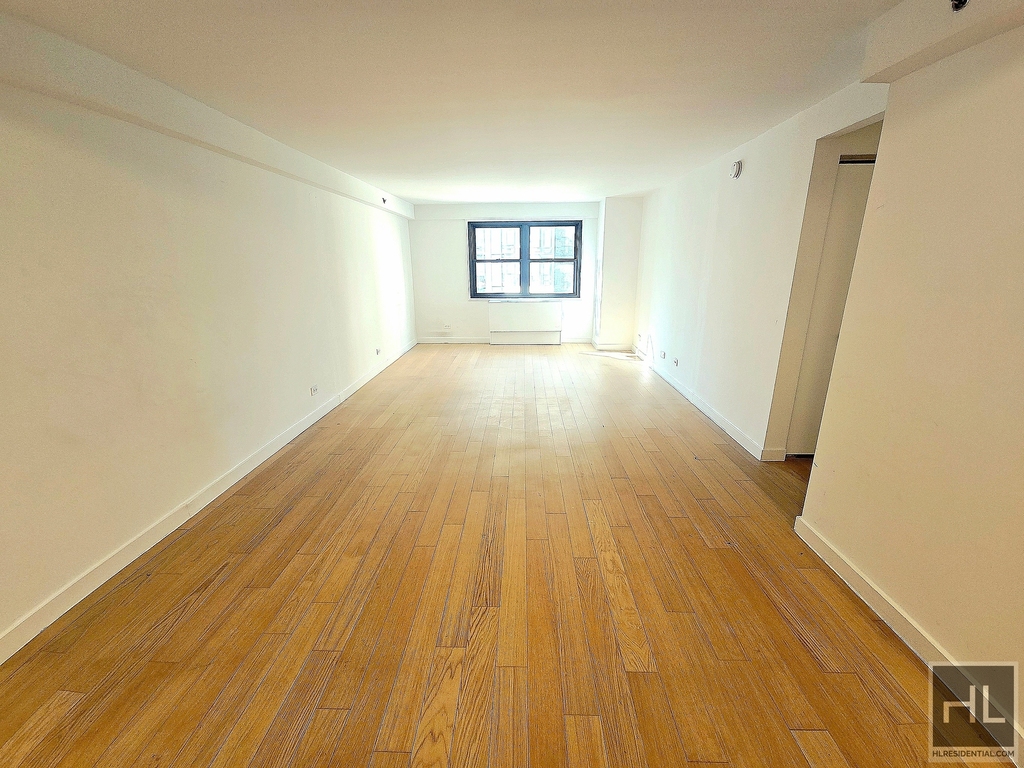 East 39th Street - Photo 0
