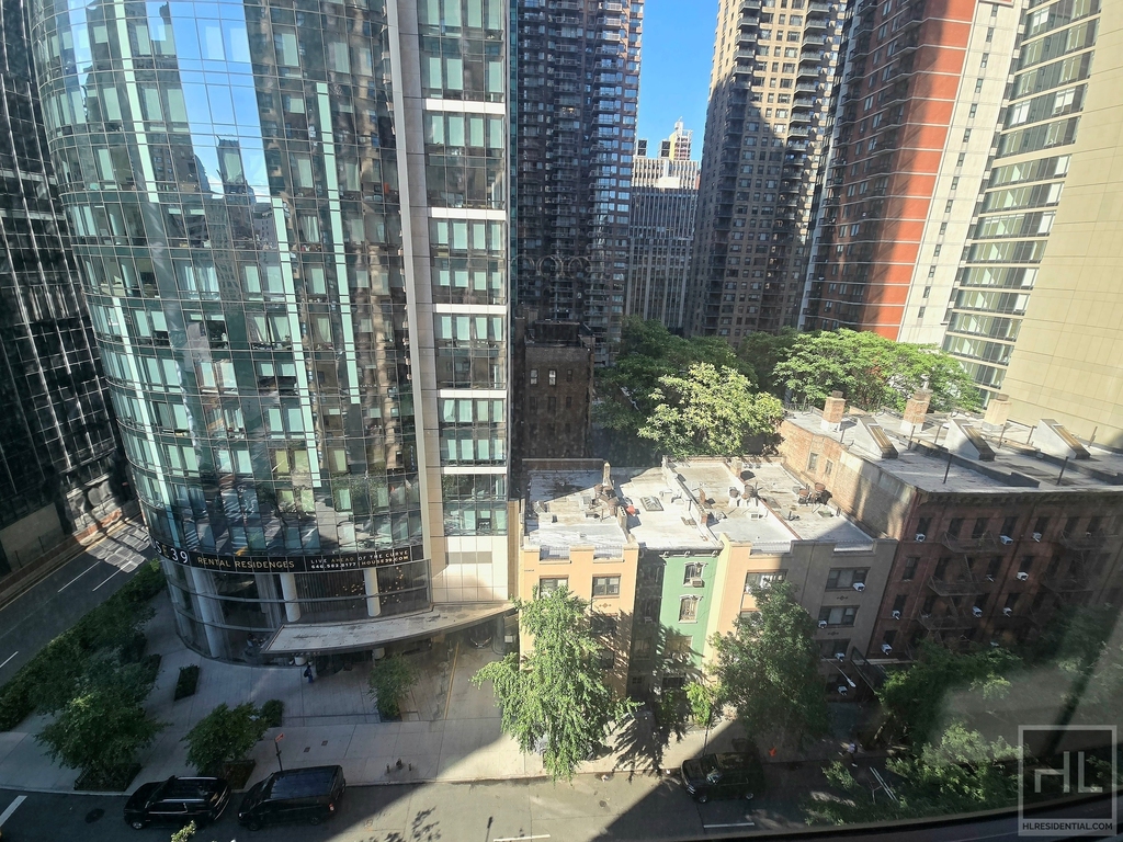 East 39th Street - Photo 4