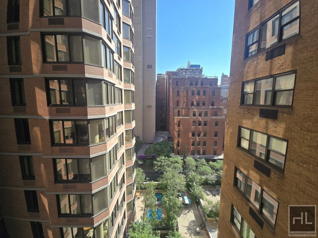 East 39th Street - Photo 11