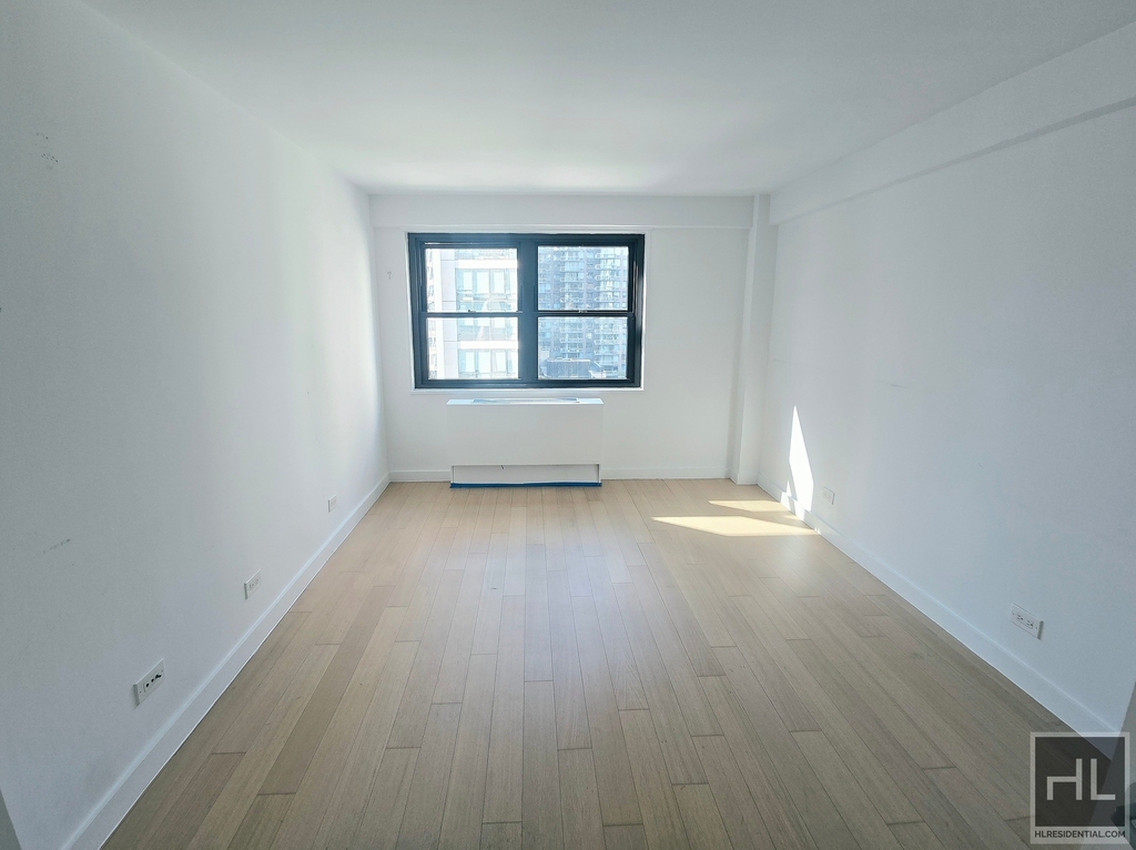 East 39th Street - Photo 2