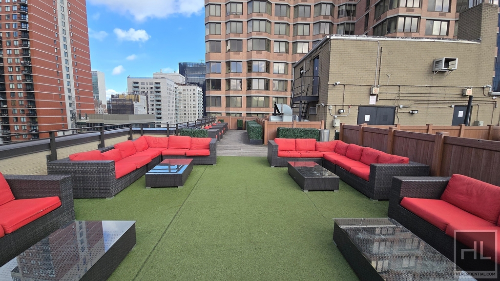 East 39th Street - Photo 15
