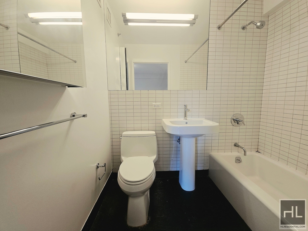 East 39th Street - Photo 12