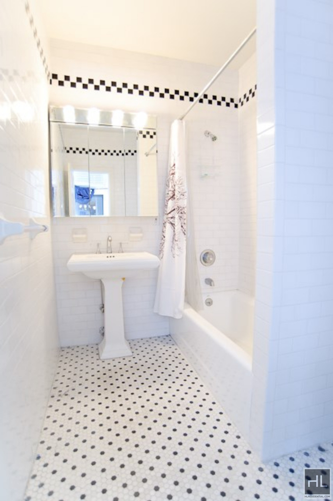 East 31 Street - Photo 8