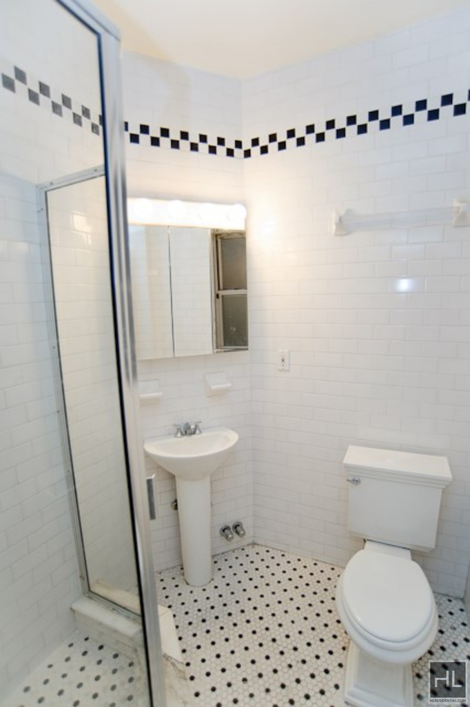 East 31 Street - Photo 7
