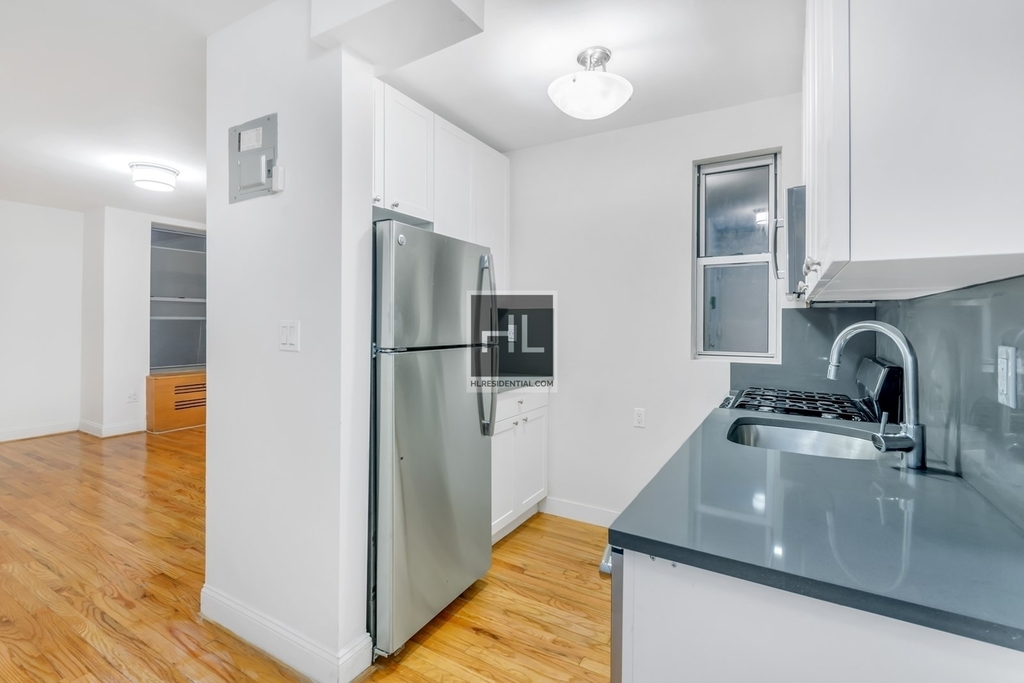 East 31 Street - Photo 5