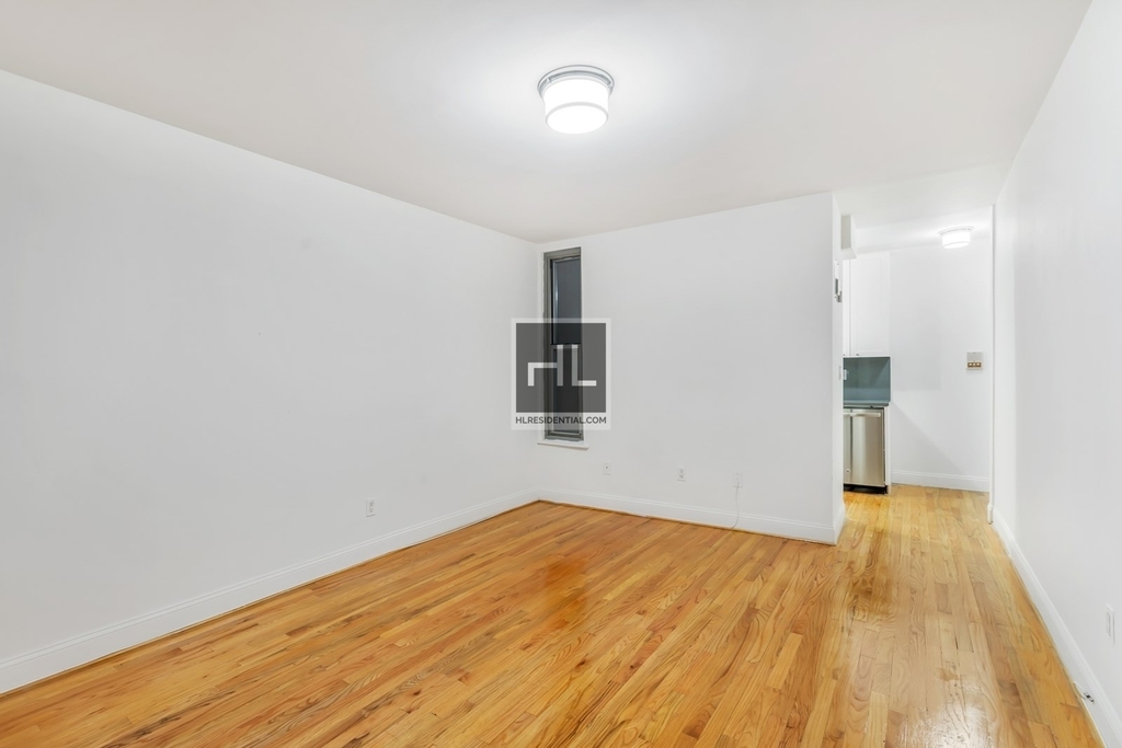 East 31 Street - Photo 4