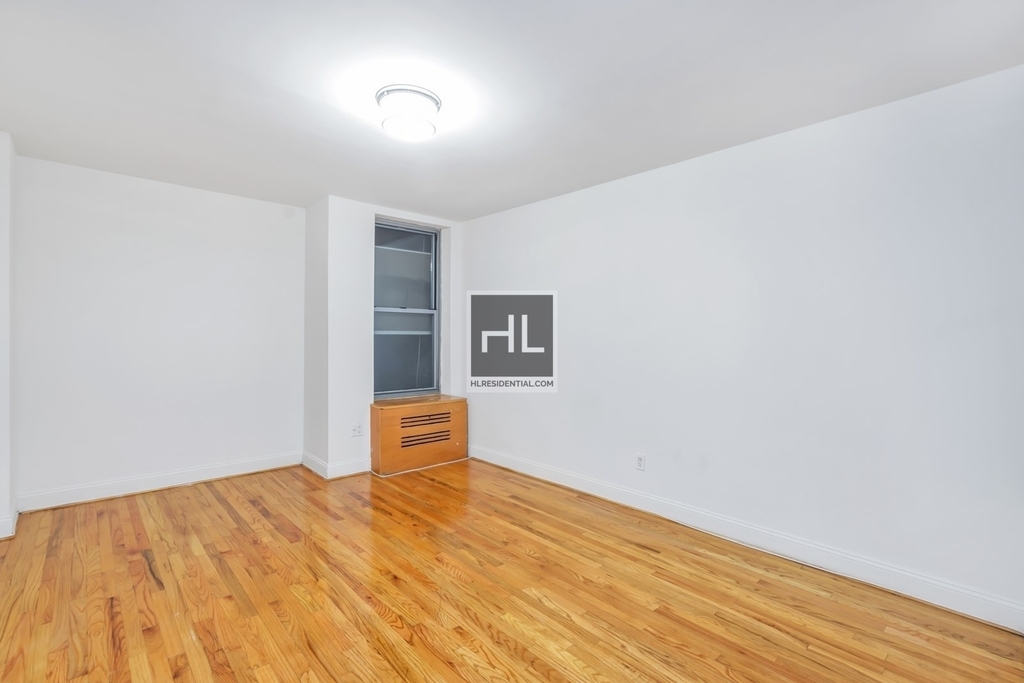 East 31 Street - Photo 3