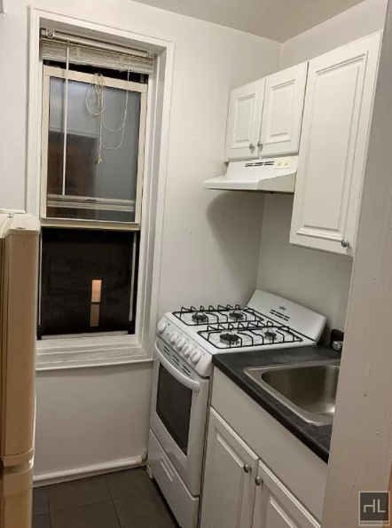 East 58 Street - Photo 2
