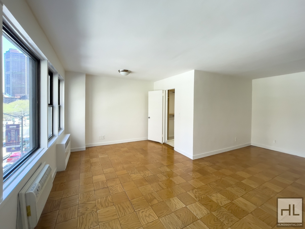 East 36 Street - Photo 3