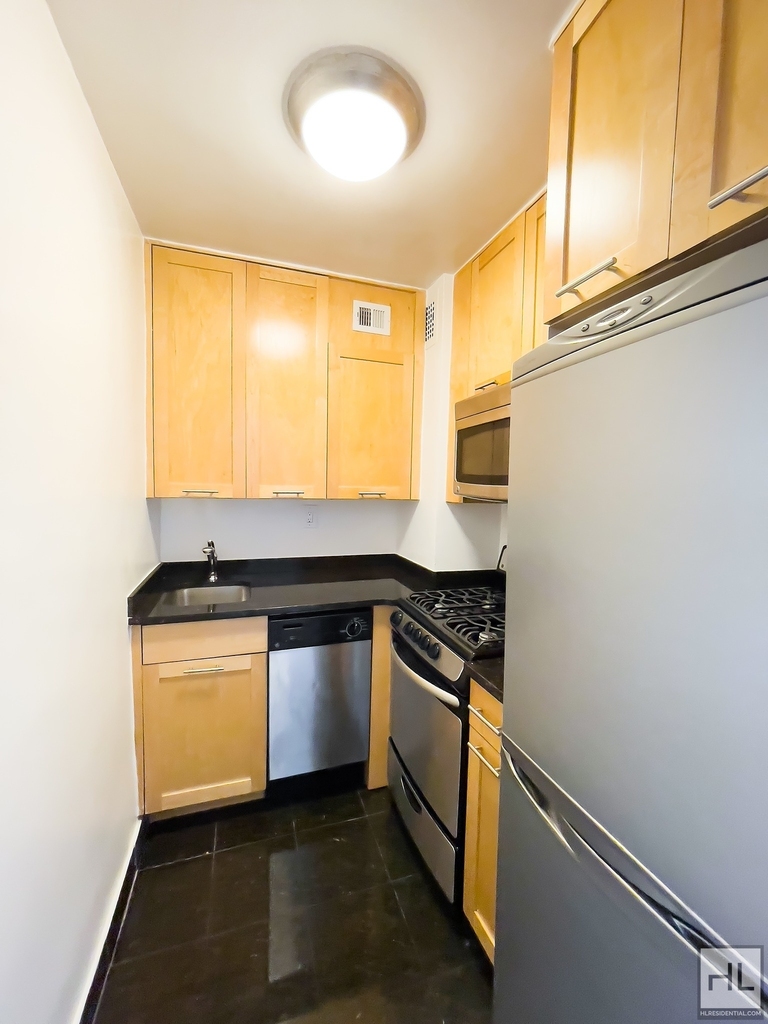 East 36 Street - Photo 5