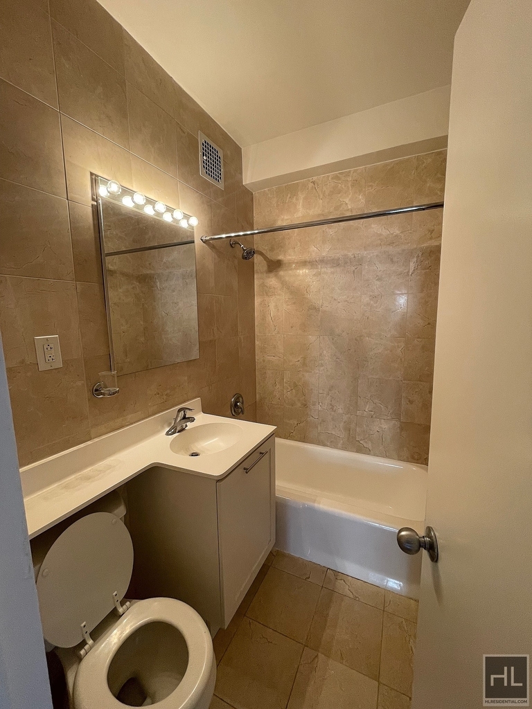 East 49 Street - Photo 1