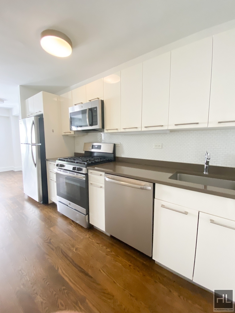 East 63 Street - Photo 4
