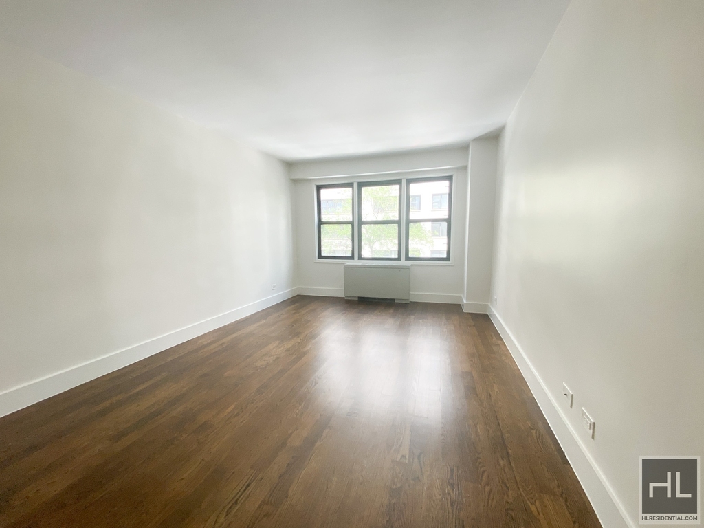 East 63 Street - Photo 2