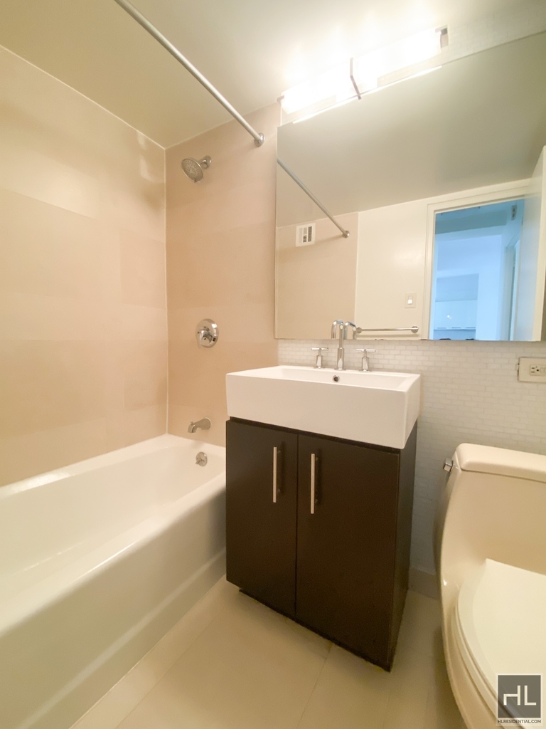 East 63 Street - Photo 5