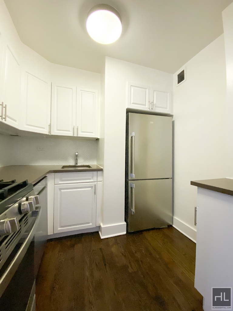 East 63 Street - Photo 2