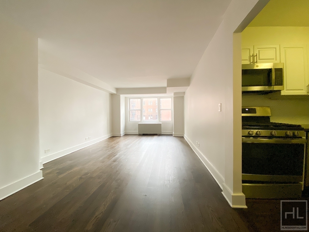 East 63 Street - Photo 0