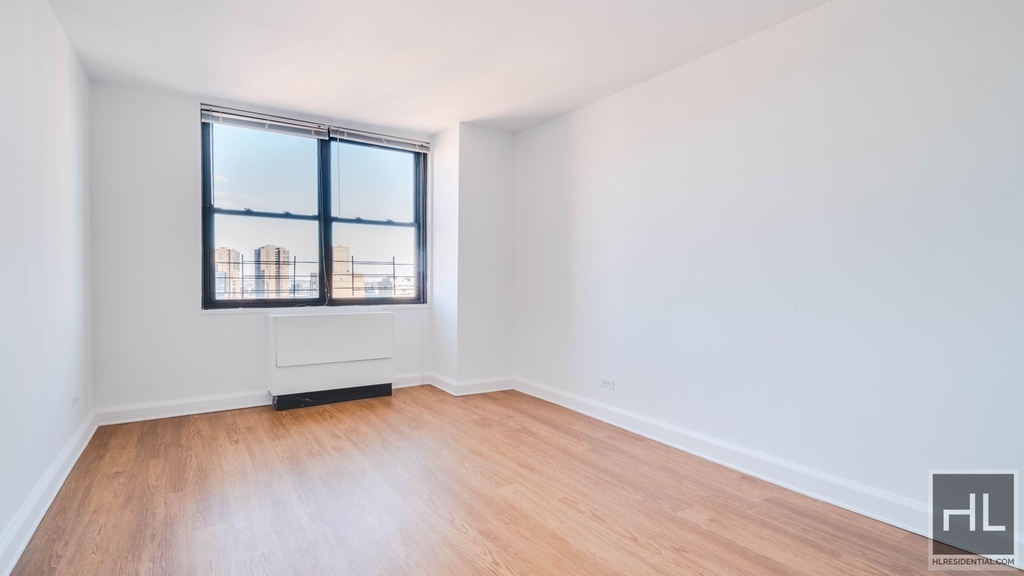 East 27th Street - Photo 4