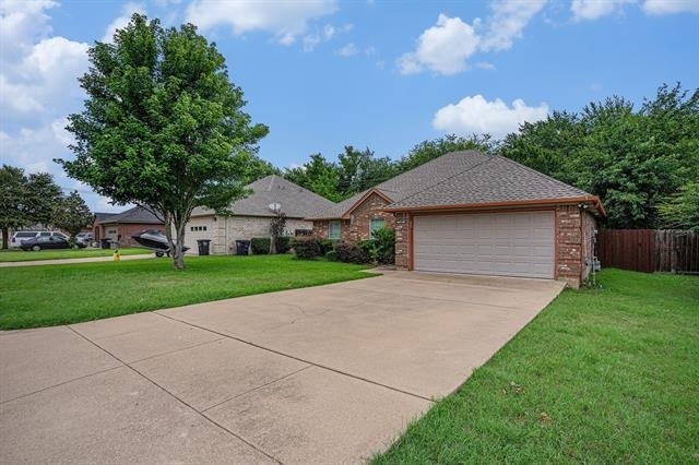 1307 Hyde Park Boulevard - Photo 2