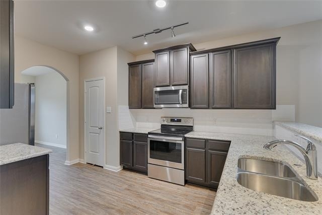 1517 Hill Top Court - Photo 9