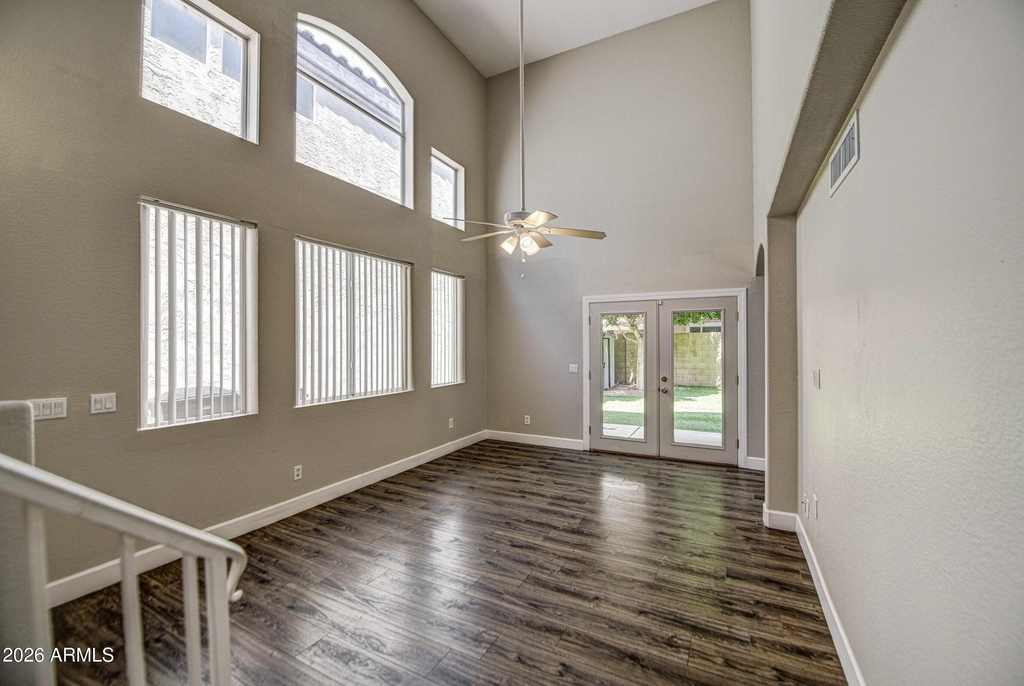 18613 N 35th Street - Photo 2
