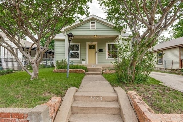 2723 Sharon Street - Photo 1