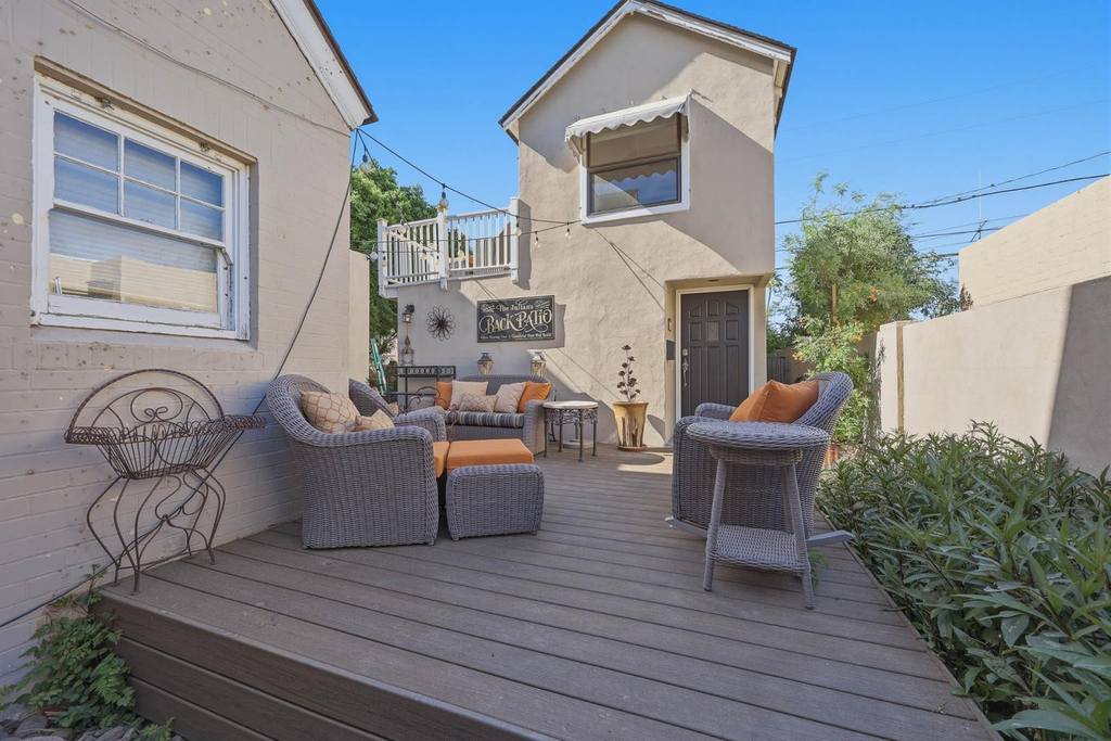 326 W Granada Road - Photo 0