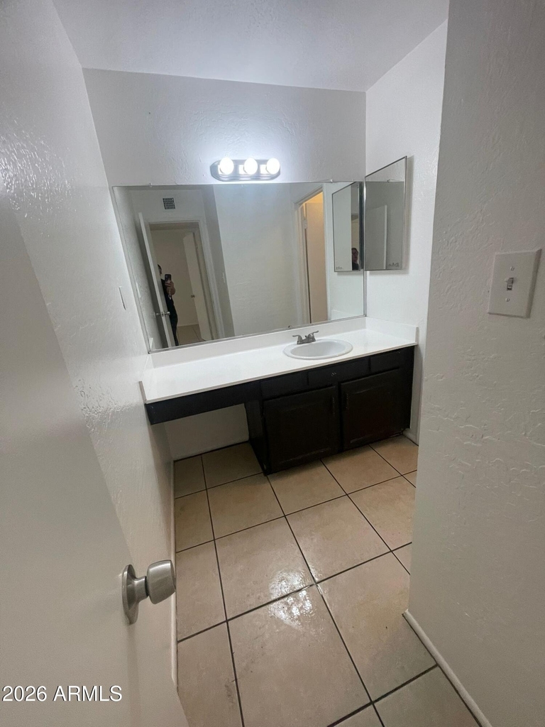2666 N 43rd Avenue - Photo 4
