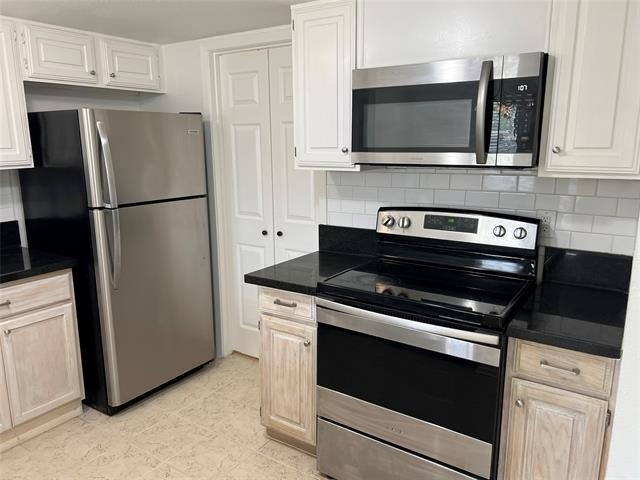 12828 Woodbend Court - Photo 14