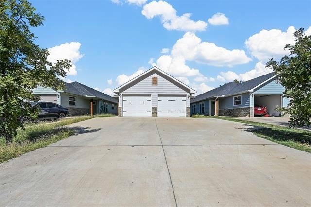 607 E Carter Street - Photo 0