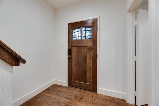 2411 N Hall Street - Photo 2