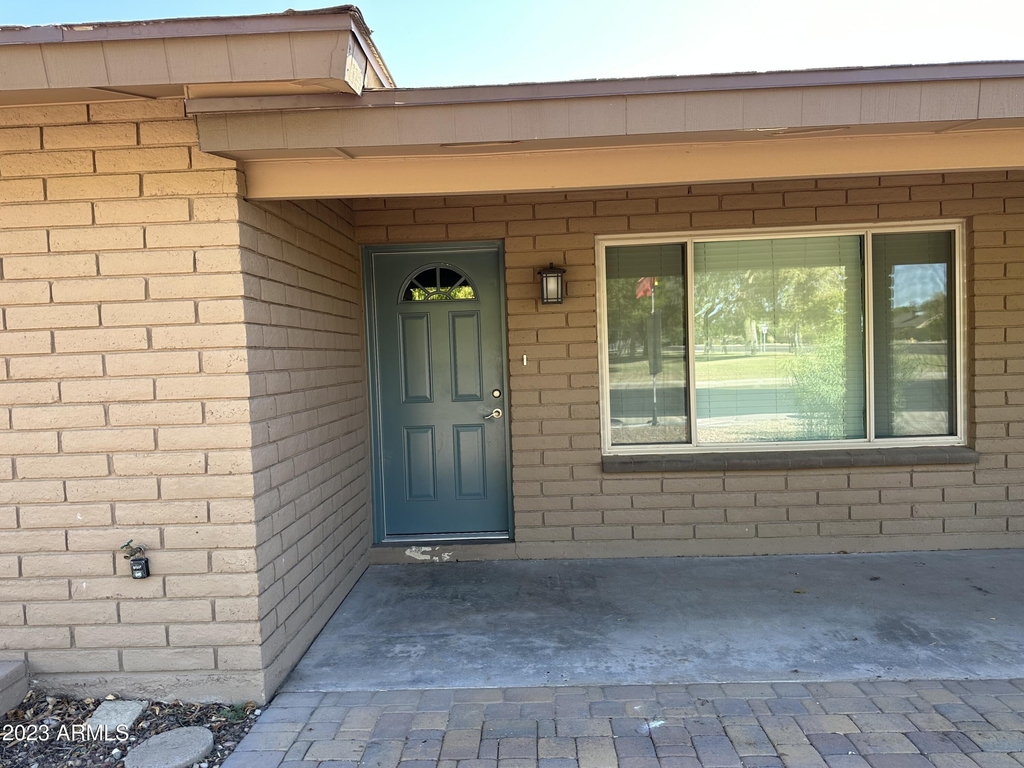 6013 E Evergreen Street - Photo 2